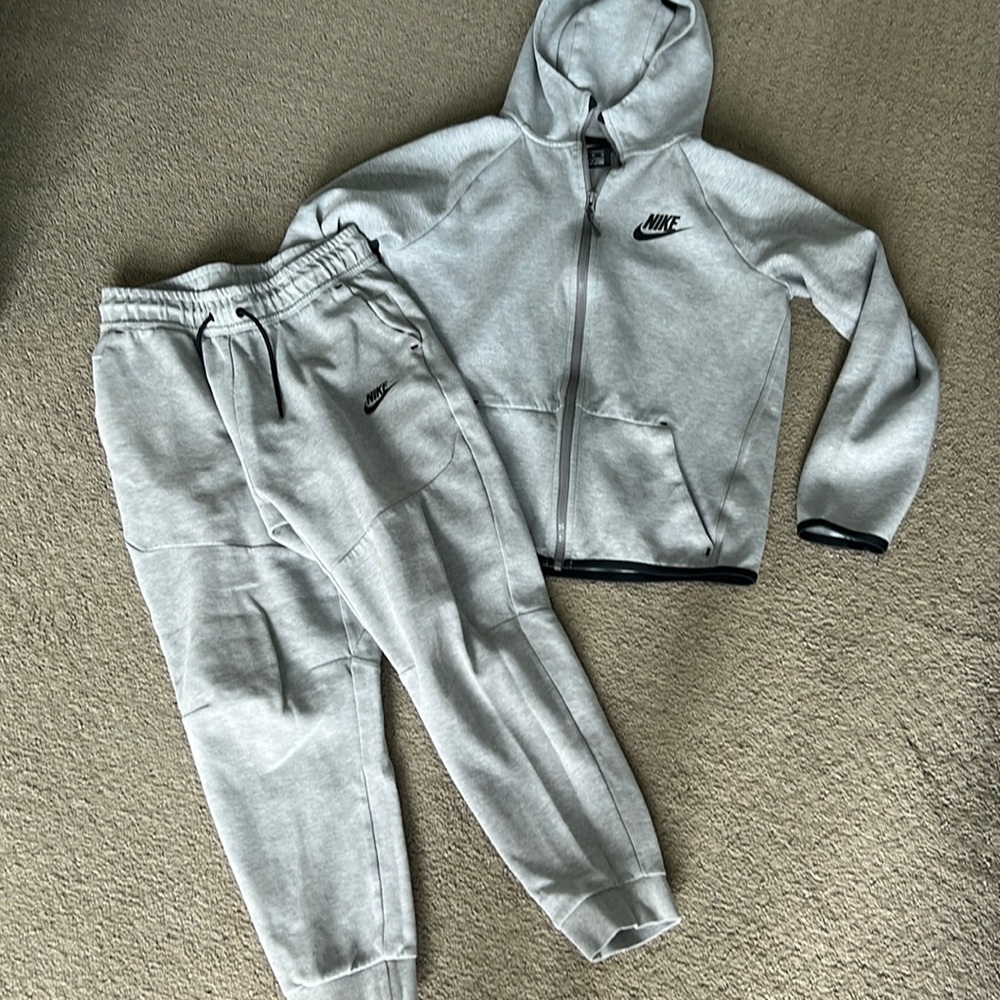 Boys xl nike tech fleece jacket and pants